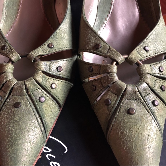 Gorgeous NWT Kenneth Cole Kitten Heels Green Suede Precise Cut Size 6 1/2 - Picture 12 of 13